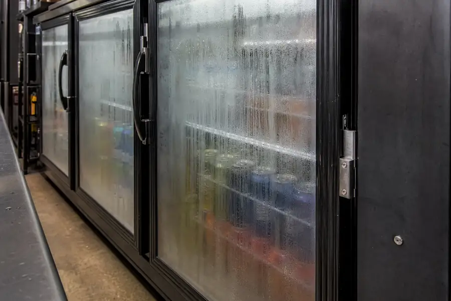 Fogging and Sweating Glass Display Doors: What the Seal Has to Do With It